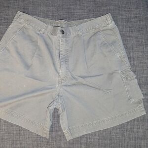 Tan Cargo Shorts with Relaxed Fit and Lightweight Fabric